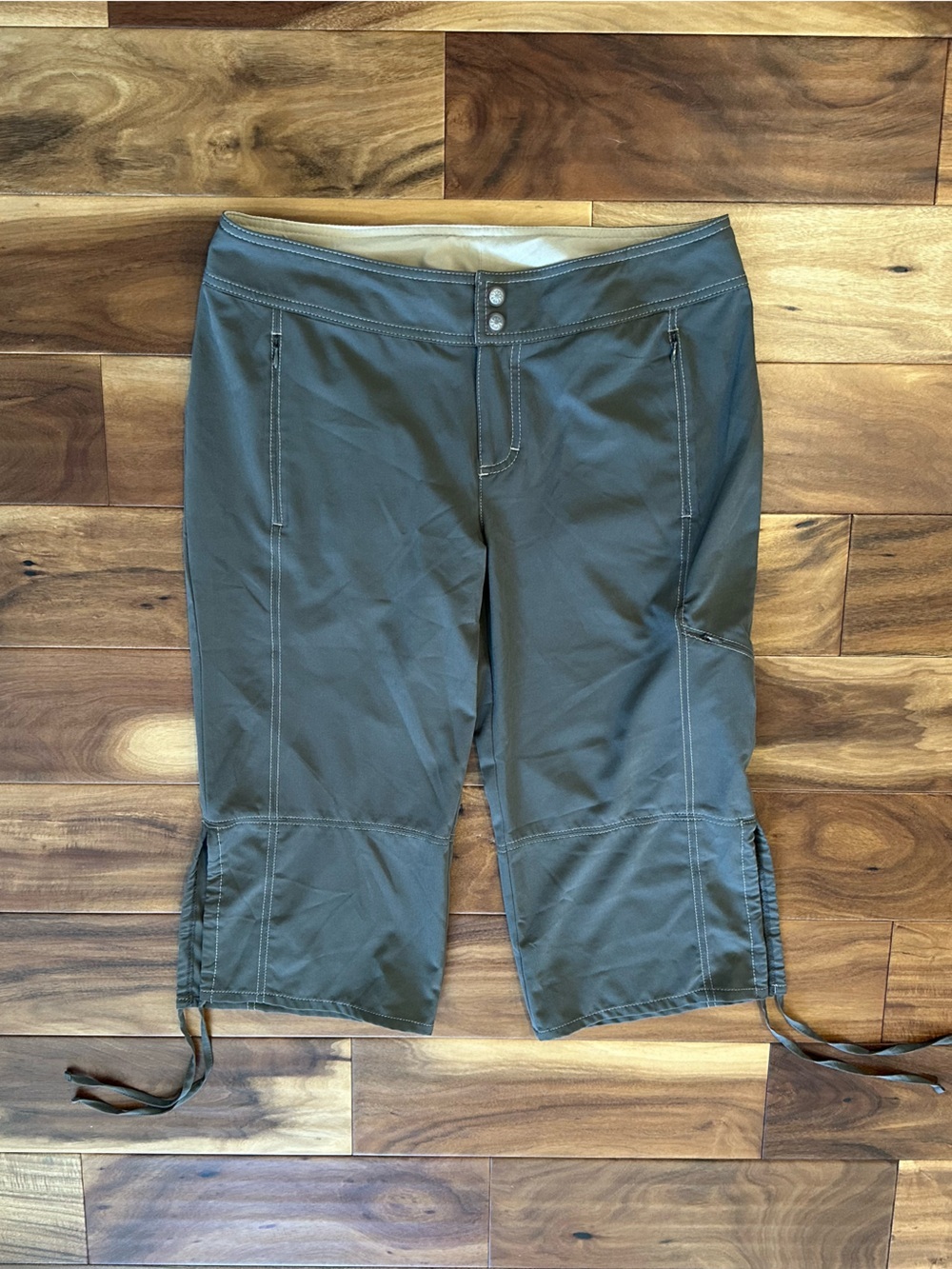 Athleta Olive Green Capri Pants size 10